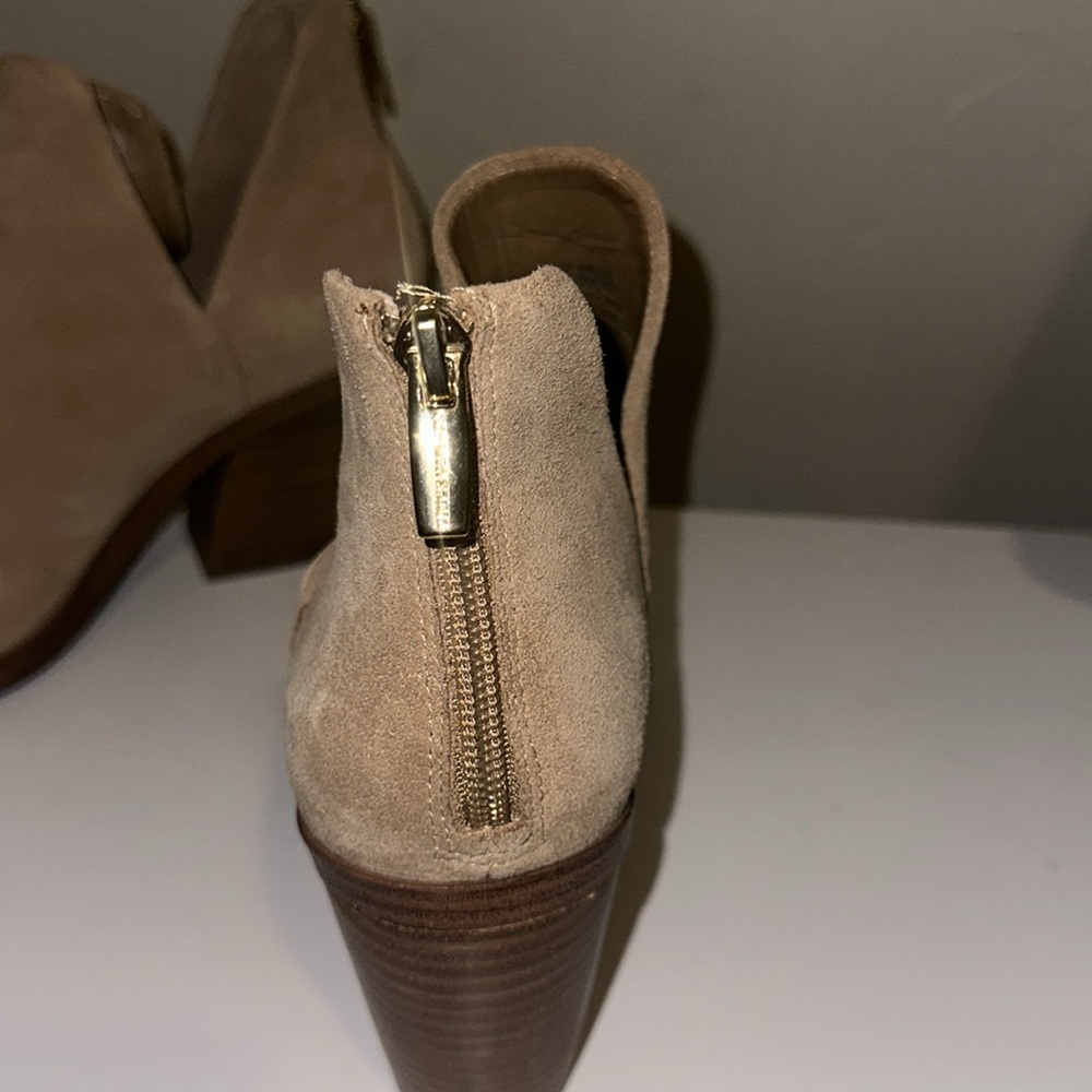 Vince Camuto Bibestie Women's Tan Ankle Boots Western Pointed Block Heel Size 10 - Picture 6 of 9